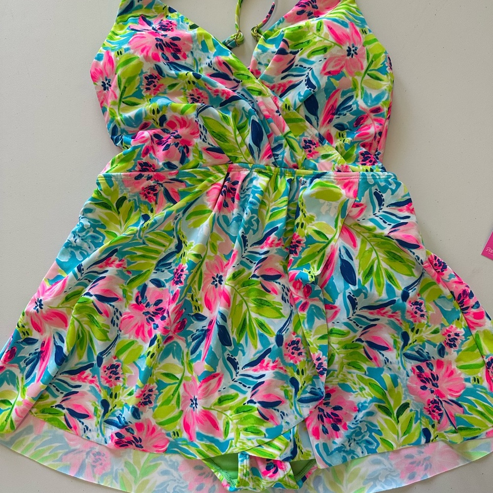 Stella Parker One Piece Bathing Suit. Looks brand new!